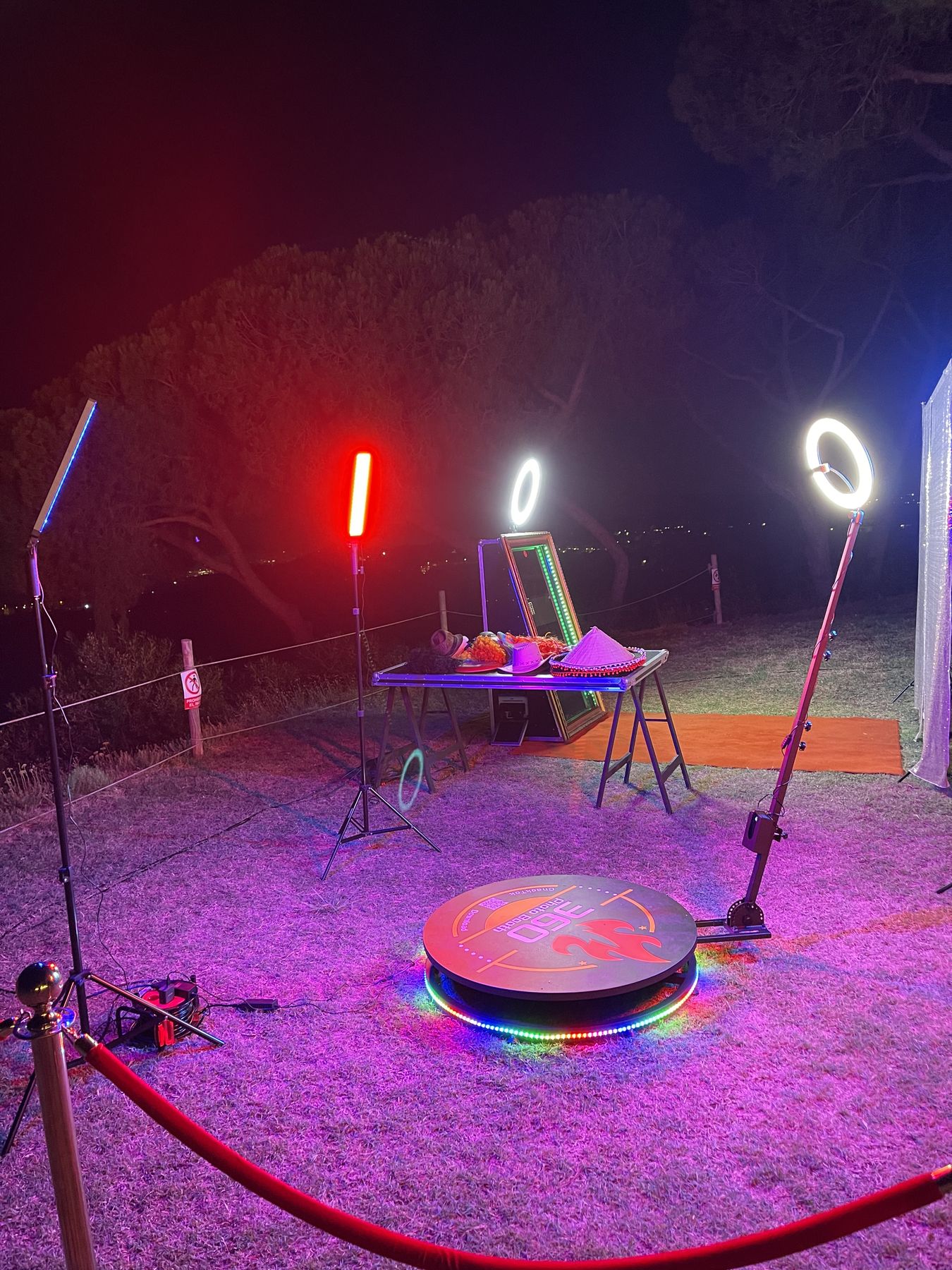 Plataforma 360 con luces de colores